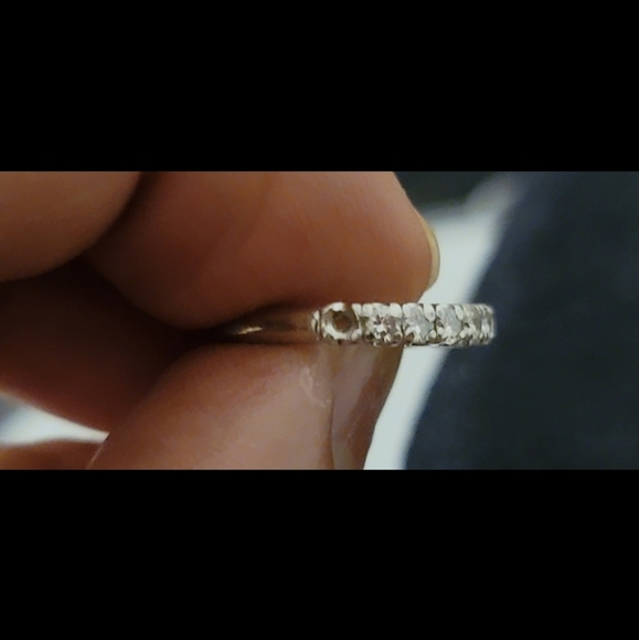 Eternity Platinum 0.85ct Diamond ring - Picture 3 of 5